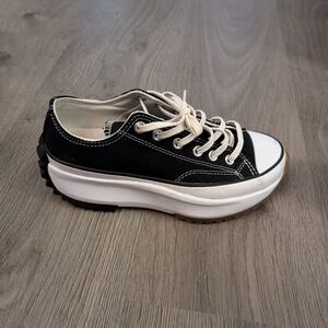 Converse Run Star Hike lo top sneakers in size 7